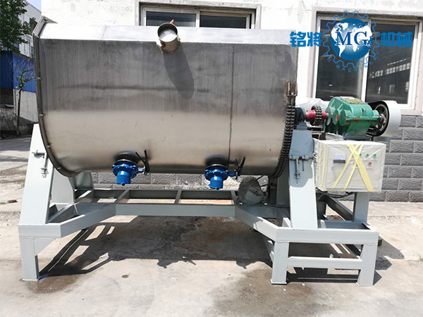 工人和真石漆攪拌機需要休息和補充,以更好地提高效率 工人和真石漆攪拌機需要休息和補充,以更好地提高效率